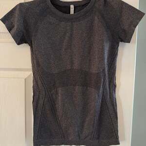 Athleta Momentum Seamless Heather Tee